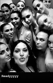See more ideas about dolce and gabbana, fashion, dolce. Hliana Papagewrgioy Apo Th Nea Yorkh Katey8eian Sto Catwalk Ths Ybonnhs Kai Sto Madwalk Pics Vids
