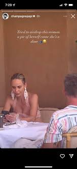 I havent seen anyone talking about this, this is so unbelievably creepy ( Drake posted this on his IG story) : rFauxmoi