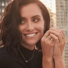 18Kt Yellow Gold Skinny 'Gumdrop' Diamond Band Ring