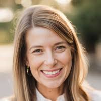 Meredith Overton's Instagram, Twitter & Facebook