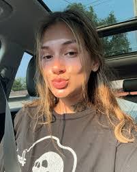 Ashley Reuer's Instagram, Twitter & Facebook