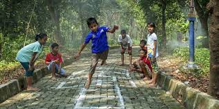 Hari pertama, kakak yang malamnya tidur sekamar denganku bangun, bersih bersih rumah, tidak lupa sambil masak air hangat untuk menyeka tubuhku.!!! Selamat Hari Anak Nasional 2020 Halaman All Kompas Com