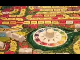 Quarter life crisis recorres el tablero ganando y perdiendo dinero mientras tratas de ser el primero en pagar la exorbitante deuda de 500 k. El Juego De La Vida Youtube