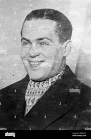 Millionaire Weds Girl Hotel Clerk He Saved From Drowning