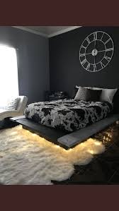 Bedroom Inspiration Bedroom Room Decor Black Grey White Simple Moodlights Aesthetics Ev Dekoru Yatak Odasi Dekorasyon Fikirleri Hayallerdeki Odalar