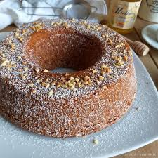 Voglio riprodurla in piccolo e con altro al posto delle ciliegie; Torta Ciambella Nocciole E Miele Dolce Soffice Cucinare E Come Amare