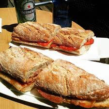 Bocadillos Bacon Grille Vs Chorizo Cadaques Espagne In 2020 Food Sandwiches Bread