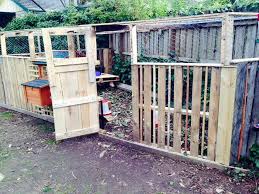 Diy Pallet Chicken Coop Or Hen House Chicken Coop Pallets Chickens Backyard Diy Chicken Coop