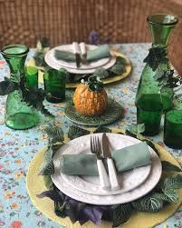 Cukup buka pintu kaca atau sliding cover saat akan mengambil. Impiana Susun Atur Meja Makan Berapa Bintang Untuk Facebook