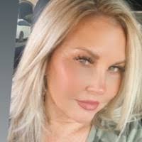 Amy Deak's Instagram, Twitter & Facebook