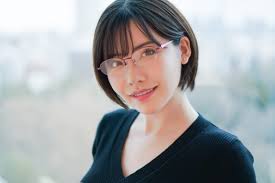 好きな人ができなくて悩むなら、コレしてみて」。大喜利AV女優深田えいみさんのお悩み相談室が心に響きすぎる。