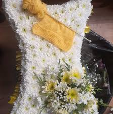 2020.05.08 6pm 발매 사계절 중 가장 앞에 호명되는 봄은 시작임과 동시의 모든 고난의 끝으로도 여겨진다. Lucy S Flowers Home Facebook