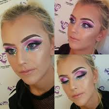 Busy, glitter-filled day with many beautiful girls heading to Belsonic 💖