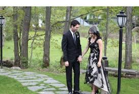 You can rock both a long or a short dress in this color scheme as they look equally beautiful, and a short black and white gown will give you a. Spring Summer Black And White Wedding Dresses Lace Short Front Long Back Tulle Sweetheart Vintage Plus Size Lace Gothic Bridal Gowns Misszhu Bridal Online Store Powered By Storenvy