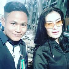 Ia juga dikenal memiliki cengkok vokal yang khas dan suara yang. Lesti Andryani Lovers