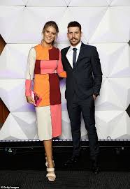 His birthday, what he did before fame, his family life, fun trivia facts, popularity rankings, and more. Depressing Scenes In Melbourne As Players Mask Up For Afl Brownlow Medal Virtual Count Sound Health And Lasting Wealth