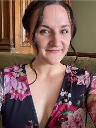 Chipotle Tofu bowl. The chipotle sauce is so quick & easy to make. Packed  full of all your classic Mexican ingredients. Pairs perfectly with crispy  tofu. Finish it off by serving it