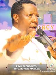 Prayer of the week 👇👇👇 humans of the Lord let's pray with anointed  servant of God Brother Ronnie Makabai and may his touch change all our  situation in Jesus mighty Name 🙏🙏🙏.