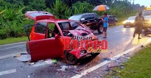 Membawa/menyusun barang di dalam keadaan bahaya. Tiga Maut Dalam Pertembungan Dua Kereta Utusan Borneo Online
