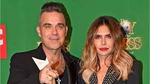 Lock, stock and two smoking barrels. Robbie Williams Macht Den Schrillen Tiger King In Unterhose