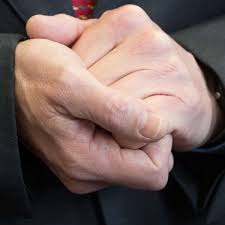 Karpaltunnelsyndrom Wenn Die Hand Standig Einschlaft Ursache Und Behandlung Gesundheit