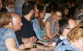 Η πρωτη φωτογραφια τησ νεογεννητησ κορησ τουσ; Nantia Mpoyle Giwrgos Isaak Full In Love Sto 8eatro