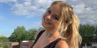 View latest posts and stories by @sylvana sylvana ijsselmuiden in instagram. Deze F1 Coureur Slide In De Dm Van Sylvana Ijsselmuiden Man Man