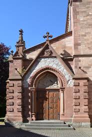 In deutschland fallen jedoch beide ereignisse auf dasselbe datum. Datei Griesheim Maria Himmelfahrt Kirche Seitenportal Links Jpg Wikipedia