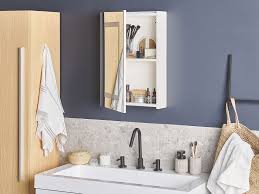 Früher hauptsächlich als ein praktisches aufbewahrungsmöbel geschätzt setzen die spiegelschränke heute auch durch ihre schöne optik dekorative akzente in jedem badezimmer. Bad Spiegelschrank Weiss Silber Mit Led Beleuchtung 40 X 60 Cm Malaspina Beliani De