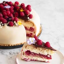 Anne Au Chocolat On Instagram In The Friday Mood For A Slice Of This Layercake Filled With White Chocolate Raspberry Recipes Chocolate Mousse White Chocolate