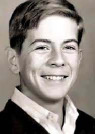 MEMORIAS DE LIMA. Periódico de Ayer. ¿Lo identifican? Salió en medio de una  Luz de Luna, luego fue un Duro de Matar, se dio cuenta que estaba muerto  cuando finalizó su película.