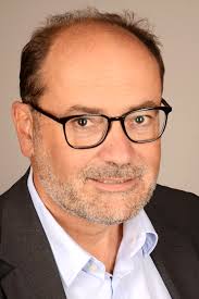 Ansprechpartner:innen