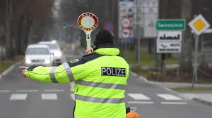 Abhängig von der art ihrer reise kann es sein, dass sie ein einreiseformular ausfüllen, einen negativen test vorweisen und/oder in quarantäne gehen müssen. Strengere Einreiseregeln Fur Mehr Als 20 Hochrisikogebiete In Kraft Stern De