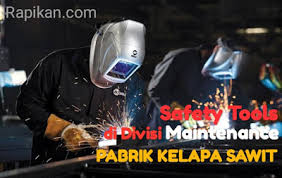 Memakai pakaian yang sesuai semasa menjalankan aktiviti amali di bengkel amat penting untuk keselamatan. 6 Alat Keselamatan Kerja Di Bengkel Otomotif Lengkap