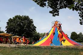 Er empfängt den besucher mit einem grandiosen naturerlebnis für groß und klein, bietet viel natur. Wild Und Freizeitpark Allensbach Faszinierende Tierarten Und Abenteuerspielplatz In Naturnaher Umgebung