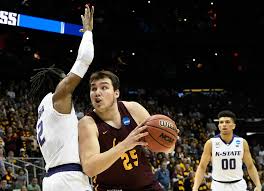 Es ist ebenfalls in den branchen. Loyola Chicago Center Cameron Krutwig 25 Shoots Against Kansas State Guard Cartier Diarra 2 During The First Half Of A Regional Final Ncaa College Basketball Tournament Game Saturday March 2 Las Vegas Review Journal