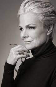 I Like Women Who Fascinate Me Who Have A Past Stories To Tell And Dreams Brewing Behind Their Eyes The Ageless Beauty Silver Hair Shampoo For Gray Hair