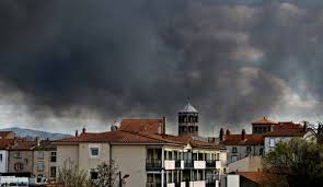 Jump to navigation jump to issoire (es); Le Spectaculaire Incendie A Issoire Puy De Dome Vu Par Nos Internautes Issoire 63500