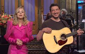 Mumford, who has appeared on snl as musical guest three times, popped up in the audience. Twh0qvhdqcky1m