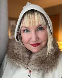 Sandra Clausen's Instagram, Twitter & Facebook