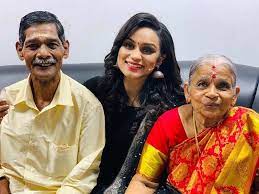 Star magic lakshmi nakshathra lakshmi nakshathra star magic anchor. Anchor Lakshmi Star Magic Host Lakshmi Nakshathra Congratulates The Newly Married Elderly Couple Lakshmi Ammal And Kochaniyan Times Of India
