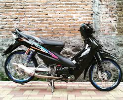 Modifikasi motor supra x125r warna hitam putih. Modifikasi Motor Supra Fit Warna Hitam Modifikasi Motor Terbaru 2021