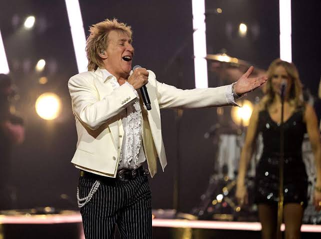 Rod Stewart Accepts 2025 AMA Lifetime Achievement Award - 100.1 WJRZ