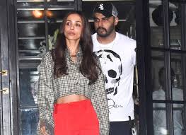 Malaika arora is a popular indian actress, model, vj, tv personality, dancer and producer who works in hindi movies. Malaika Arora Shuts Down Trolls Like A Boss Speaks Up On Why Age Doesn T Matter When It Comes To Dating Arjun Kapoor Bollywood News Bollywood Hungama