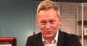 Knossi hat ebenfalls gespielt, die trennung von seiner freundin bekannt gegeben und eine knossi trennt sich, wird genervt von jungen fans und zockt im casino. Knossi Jens Knossalla Das Vermogen Des Streamers 2021