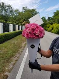 Pink Bouquet In 2020 Flower Delivery Flower Delivery Service Flower Bouquet Delivery