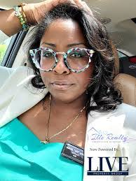 Ileana Ille's Instagram, Twitter & Facebook