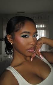 Deanna Richards's Instagram, Twitter & Facebook