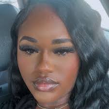 Yasmine Cameron's Instagram, Twitter & Facebook