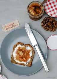 Rezept Bratapfel Marmelade Mit Marzipan Zimt Karamellisierten Mandeln Bratapfelmarmelade Brotaufstrich B Bratapfel Marmelade Gebratene Apfel Marmelade